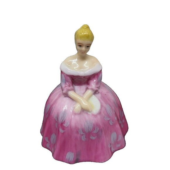 Royal Doulton Ladies M202 Elizabeth M203 Jane M209 Victoria M220 Skater Display - Picture 5 of 16